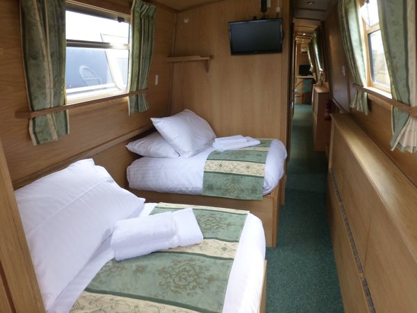  Single Cross Bed Unmade 