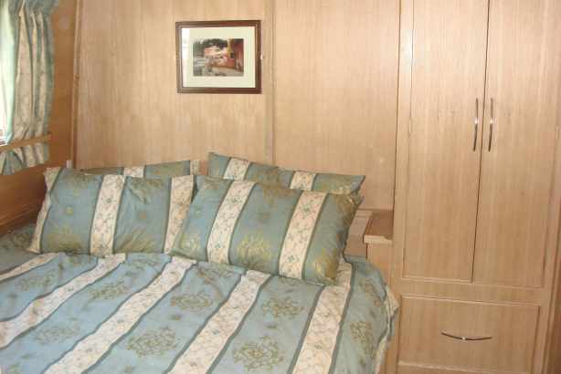 Bordeaux: Double Bed